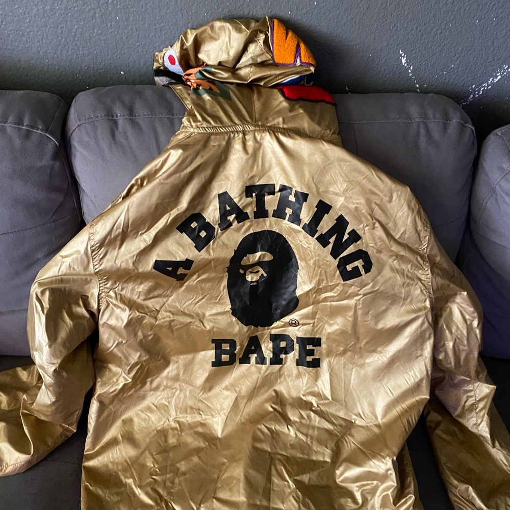 ABATHING APE GOLD REVERSIBLE JAKCET!